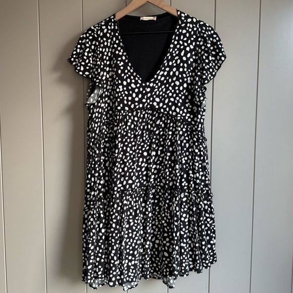 Altar'd State Black & White Rayon Spotted Tier Babydoll Mini Dress Women's Large - Picture 2 of 10